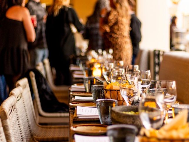 Elegant banquet dinner setting